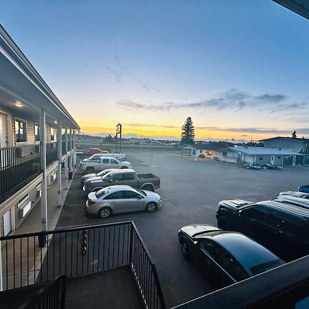 Voyageur Motel Rocky Mountain House Exterior foto
