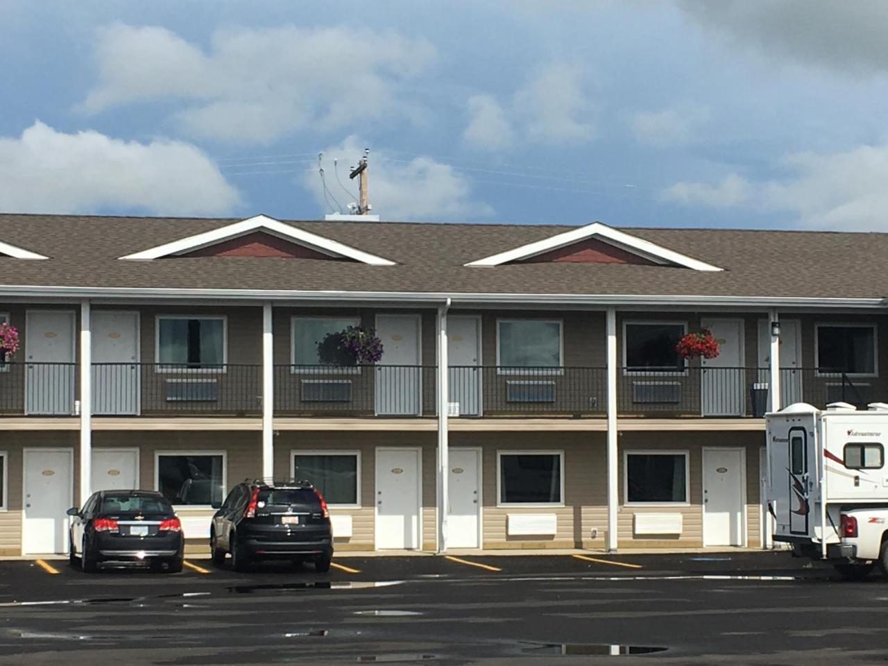 Voyageur Motel Rocky Mountain House Exterior foto